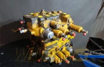 Rozdzielacz Komatsu PC220NLC-3 