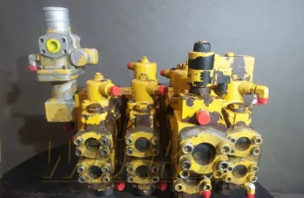 Rozdzielacz Caterpillar 213B M/7