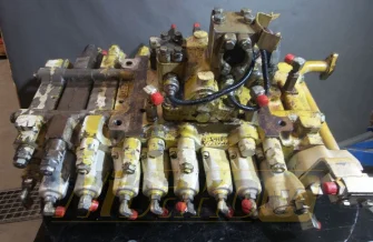 Rozdzielacz Komatsu PC240LC-6 M/8