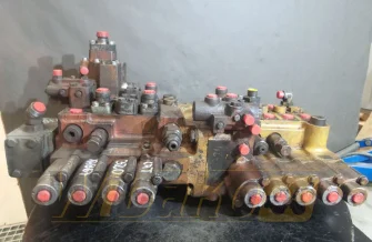Rozdzielacz Caterpillar 320 M-8