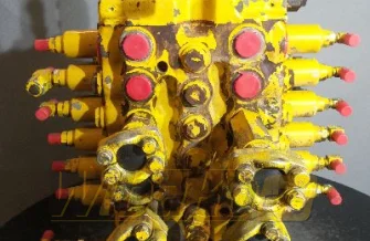 Rozdzielacz Komatsu PC180 CBJ30406